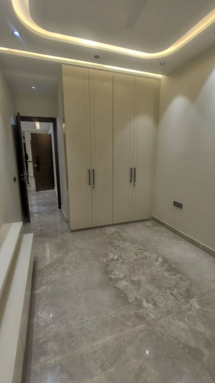 Room, kohat enclave 3 Bedroom 133 Sq.Yd. Builder Floor In Kohat Enclave Delhi 9901291