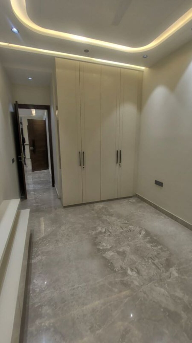 Room, kohat enclave 3 Bedroom 133 Sq.Yd. Builder Floor In Kohat Enclave Delhi 9901291