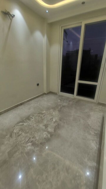 Room in 3 BHK Builder Floor at Kohat Enclave – for Rent