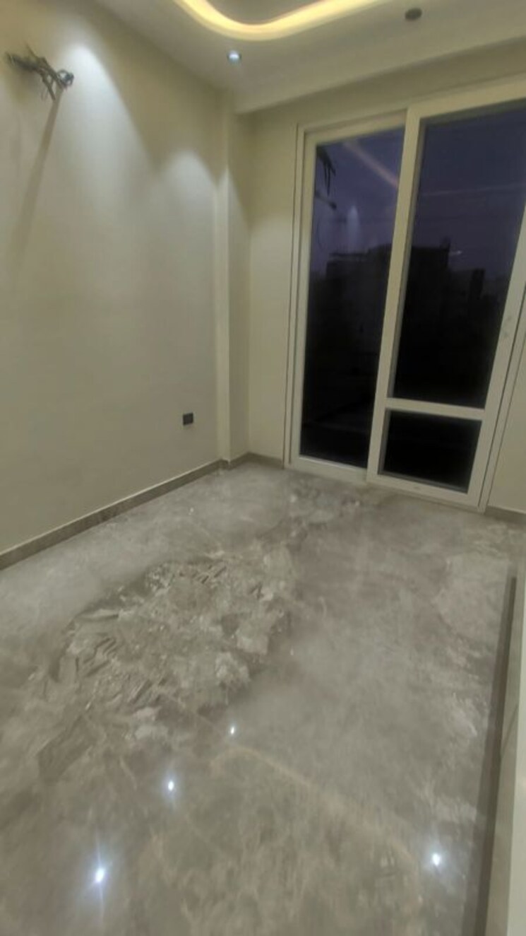 Room, kohat enclave 3 Bedroom 133 Sq.Yd. Builder Floor In Kohat Enclave Delhi 9901291