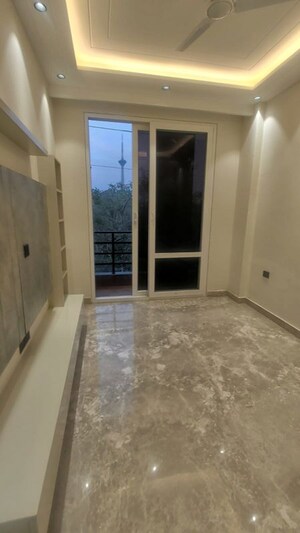 Room in 3 BHK Builder Floor at Kohat Enclave – for Rent