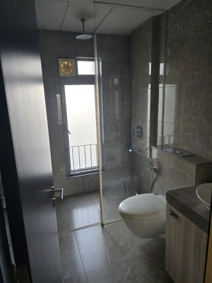 Bathroom, oberoi-realty-prisma 4 Bedroom 2100 Sq.Ft. Apartment In Andheri East Mumbai 9901372