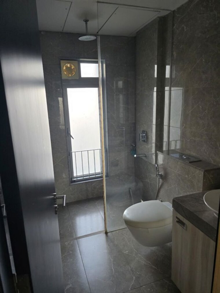 Bathroom, oberoi-realty-prisma 4 Bedroom 2100 Sq.Ft. Apartment In Andheri East Mumbai 9901372