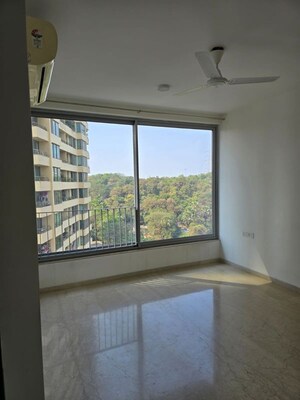 Room in 4 BHK Apartment at Oberoi Realty Prisma, Andheri East – for Rent