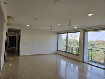 Room in 4 BHK Apartment at Oberoi Realty Prisma, Andheri East – for Rent