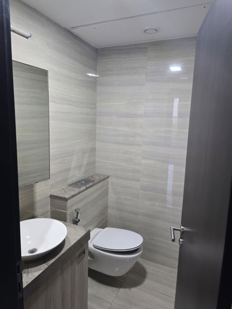 Bathroom, oberoi-realty-prisma 4 Bedroom 2100 Sq.Ft. Apartment In Andheri East Mumbai 9901372