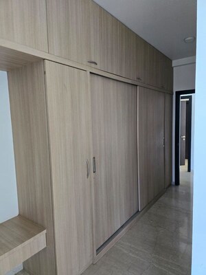 Room in 4 BHK Apartment at Oberoi Realty Prisma, Andheri East – for Rent