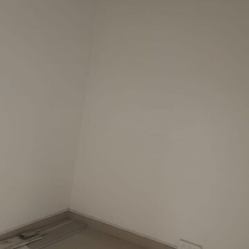 Room in  Office Space at Gaur City Mall, Sector 4 Greater Noida – for Sale