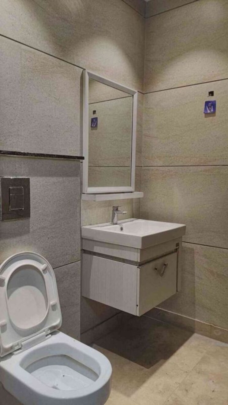 Bathroom, greater kailash i 3 Bedroom 1800 Sq.Ft. Builder Floor In Greater Kailash I Delhi 9901554