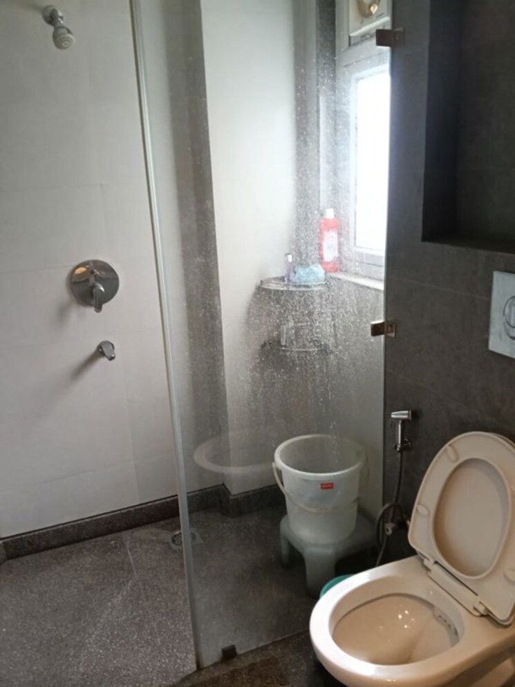 Bathroom, chittaranjan park 3 Bedroom 2200 Sq.Ft. Builder Floor In Chittaranjan Park Delhi 9901656
