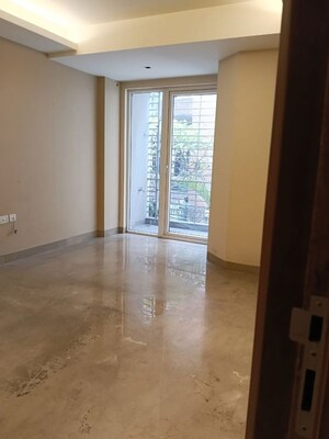 Room in 3 BHK Builder Floor at Chittaranjan Park – for Rent