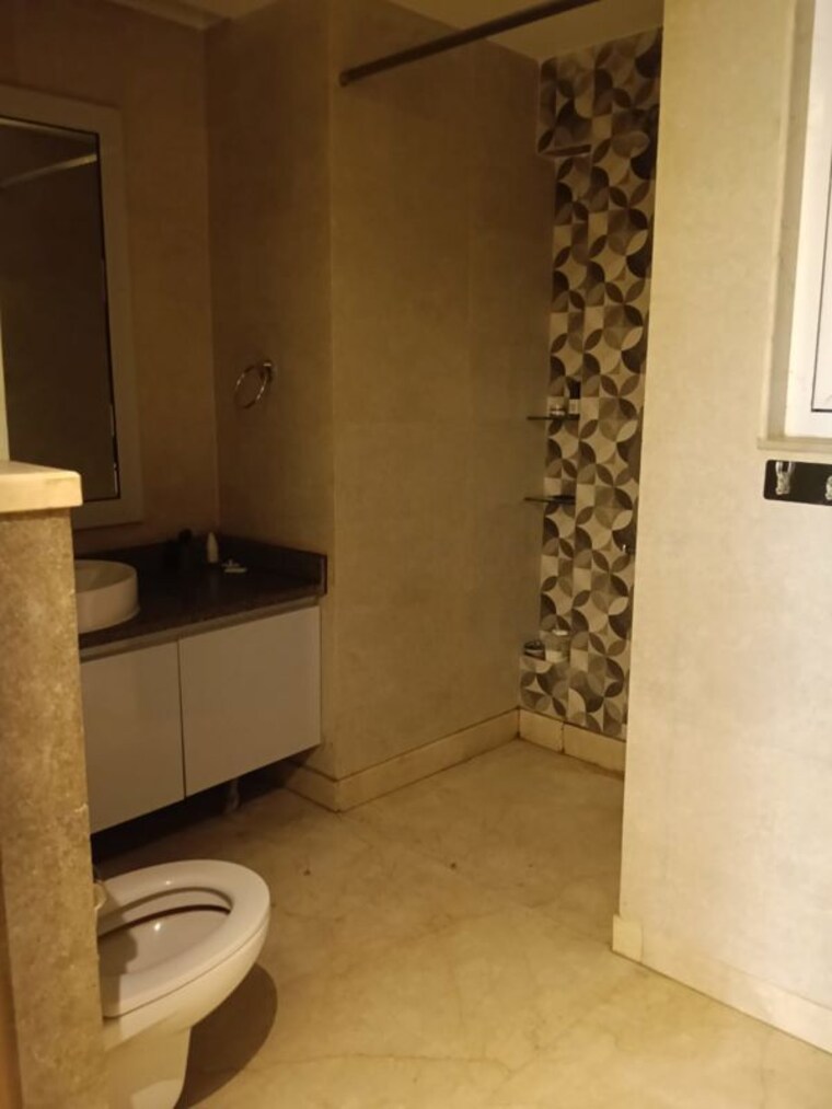Bathroom, chittaranjan park 3 Bedroom 2200 Sq.Ft. Builder Floor In Chittaranjan Park Delhi 9901656