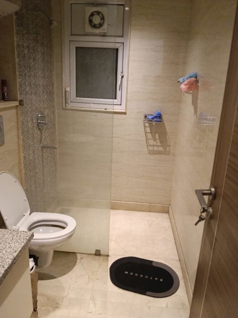 Bathroom, chittaranjan park 3 Bedroom 2200 Sq.Ft. Builder Floor In Chittaranjan Park Delhi 9901656