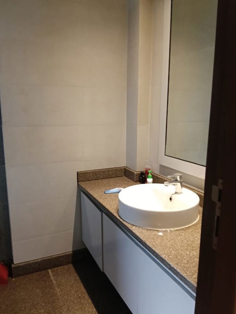Bathroom, chittaranjan park 3 Bedroom 2200 Sq.Ft. Builder Floor In Chittaranjan Park Delhi 9901656