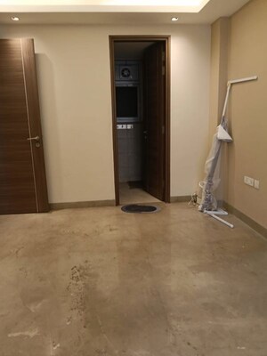 Room in 3 BHK Builder Floor at Chittaranjan Park – for Rent
