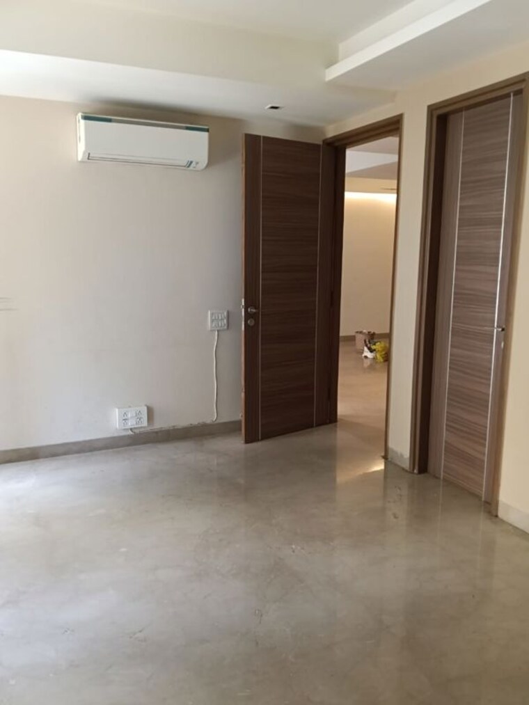 Room, chittaranjan park 3 Bedroom 2200 Sq.Ft. Builder Floor In Chittaranjan Park Delhi 9901656