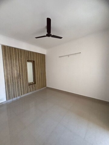 Room in 2.5 BHK Apartment at Sethi Max Royal, Sector 76 – for Sale