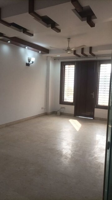 Room in 3 BHK Builder Floor at Greater Kailash ii – for Rent
