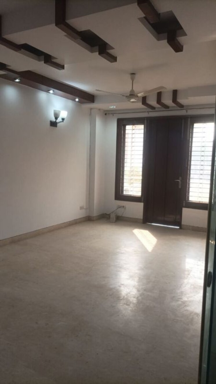 Room, greater kailash ii 3 Bedroom 2150 Sq.Ft. Builder Floor In Greater Kailash ii Delhi 9901744