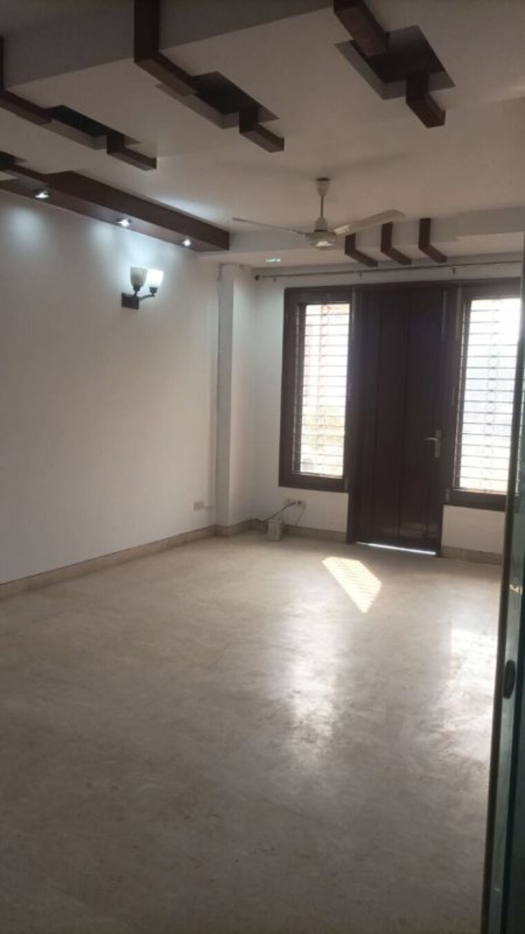 Room, greater kailash ii 3 Bedroom 2150 Sq.Ft. Builder Floor In Greater Kailash ii Delhi 9901744