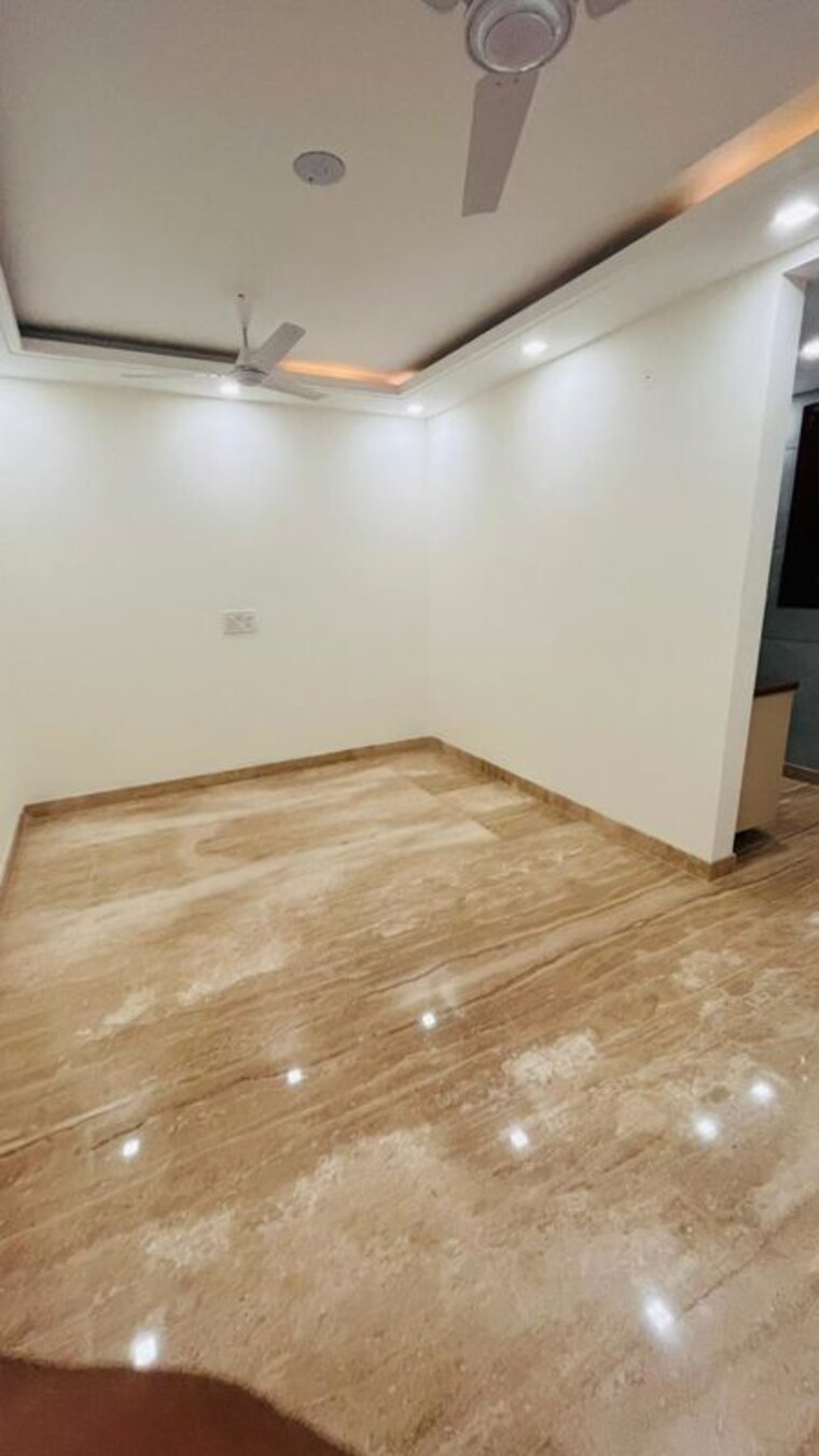 Room, kalkaji 2 Bedroom 100 Sq.Yd. Builder Floor In Kalkaji Delhi 9901748