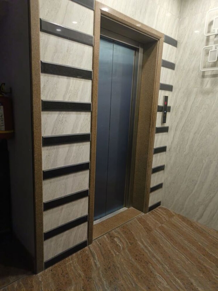 Room, dadar east 1 Bedroom 410 Sq.Ft. Apartment In Dadar East Mumbai 9901745