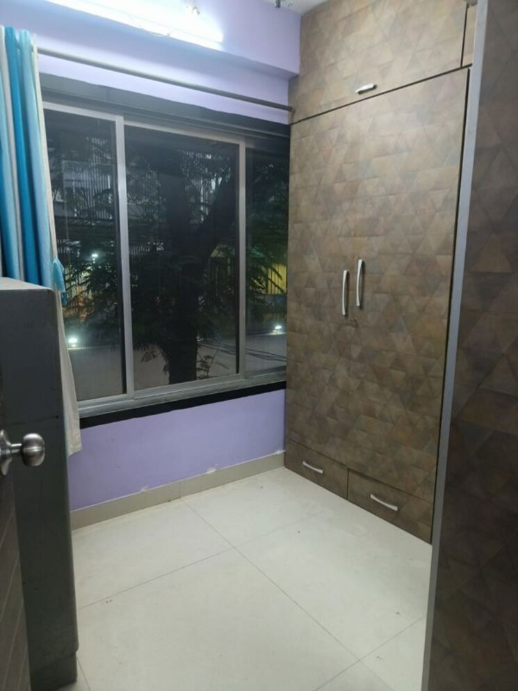 Room, dadar east 1 Bedroom 410 Sq.Ft. Apartment In Dadar East Mumbai 9901745