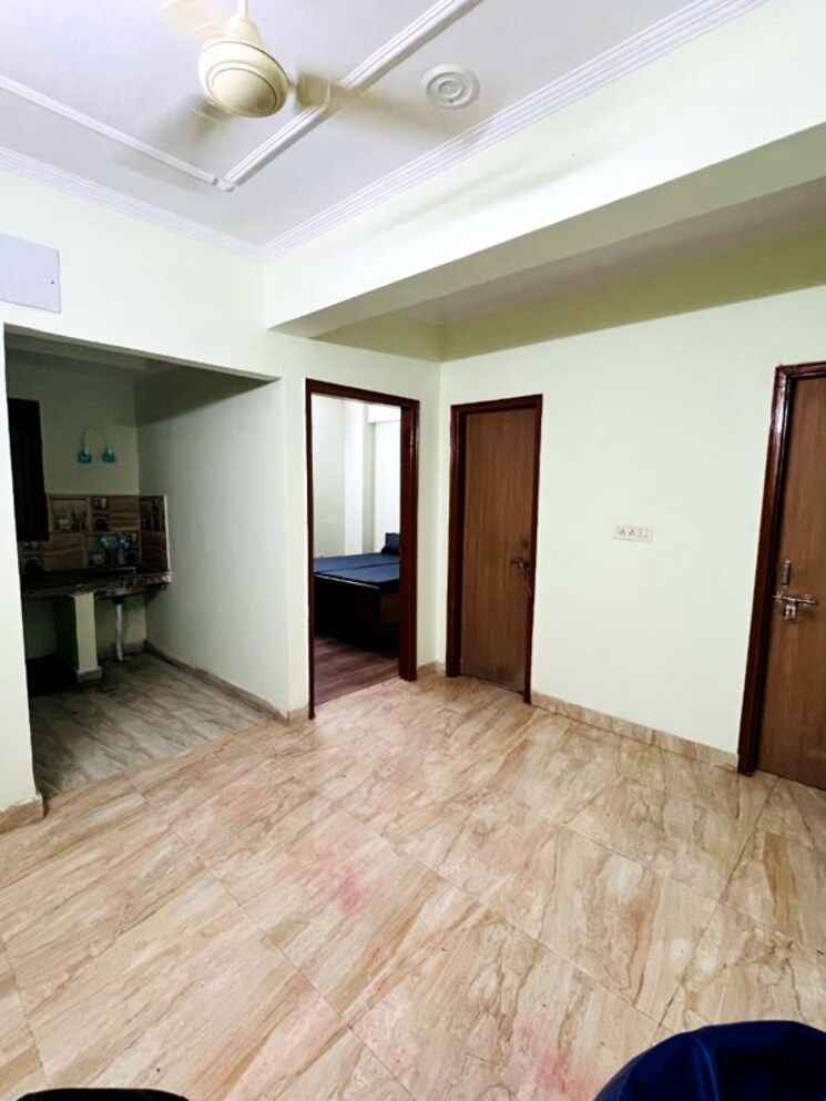 Room, rwa-apartments-sector-45 1 Bedroom 500 Sq.Ft. Apartment In Sector 45 Noida 9901770