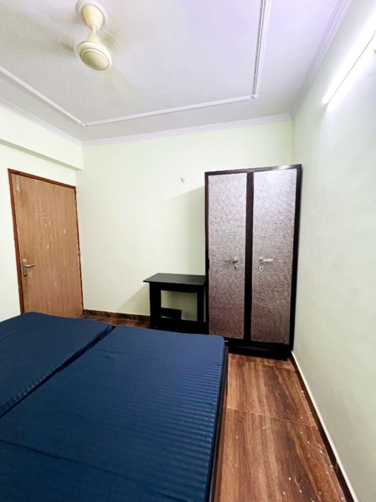 Room, rwa-apartments-sector-45 1 Bedroom 500 Sq.Ft. Apartment In Sector 45 Noida 9901770