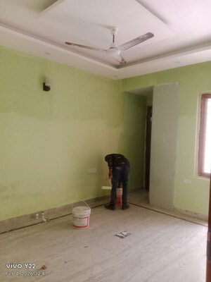 Room in 3 BHK Builder Floor at Ashoka Enclave 3, Sector 35 – for Rent