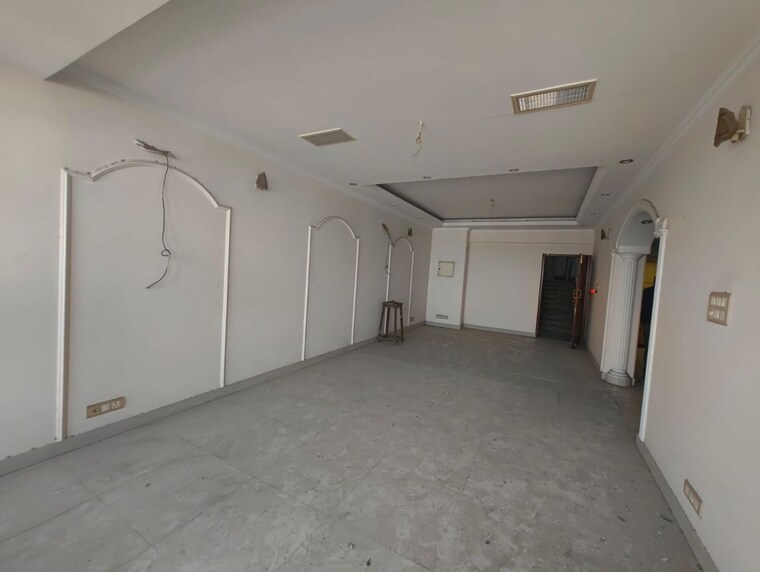 Room, east of kailash 3 Bedroom 1500 Sq.Ft. Apartment In East Of Kailash Delhi 9901941