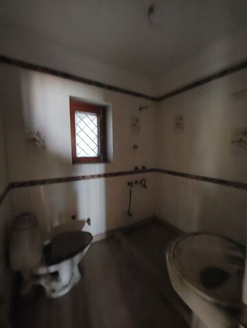 Furnished Amenities in 3 BHK Apartment at East Of Kailash – for Sale