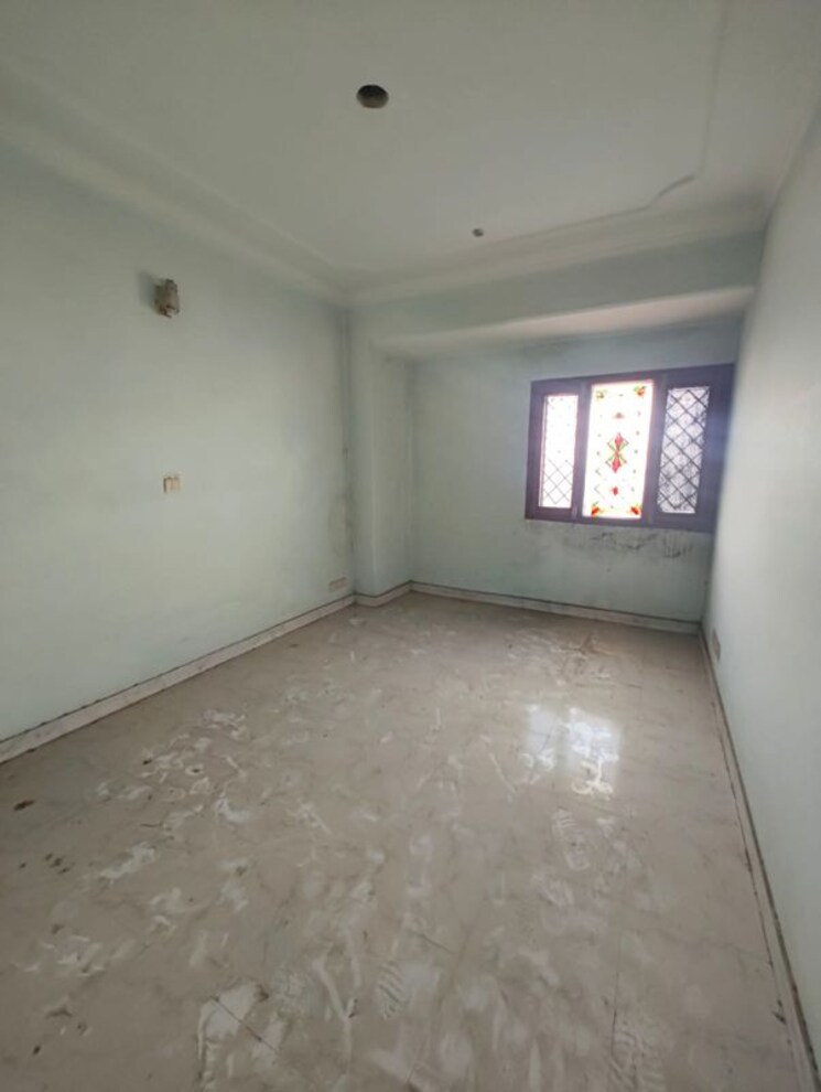 Room, east of kailash 3 Bedroom 1500 Sq.Ft. Apartment In East Of Kailash Delhi 9901941