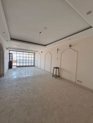 Room in 3 BHK Apartment at East Of Kailash – for Sale