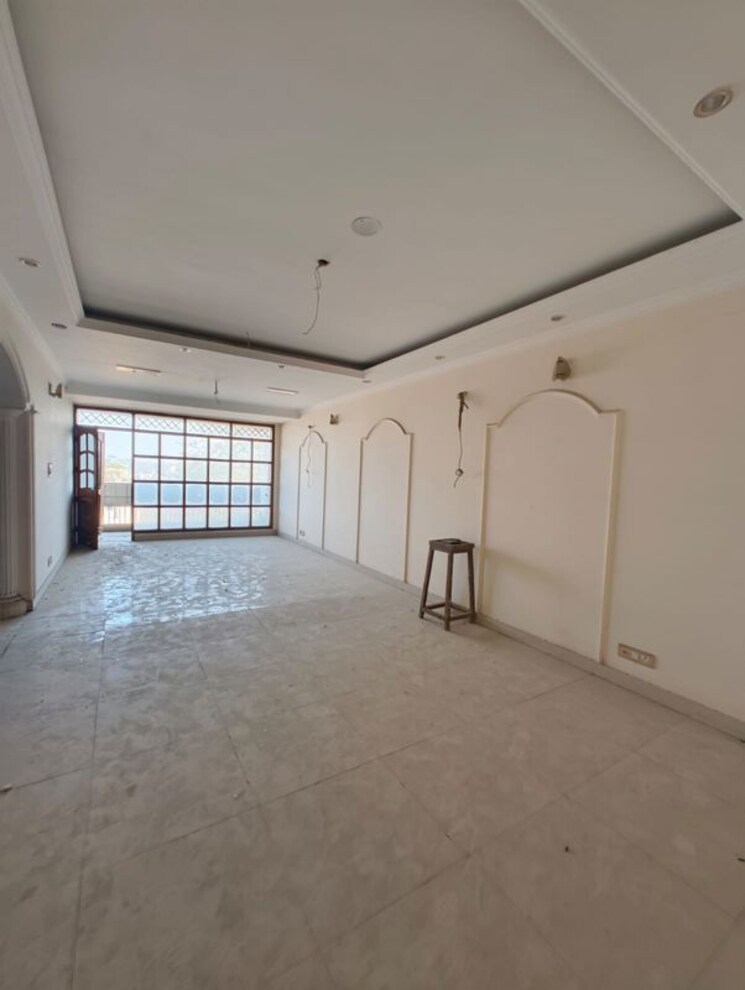 Room, east of kailash 3 Bedroom 1500 Sq.Ft. Apartment In East Of Kailash Delhi 9901941