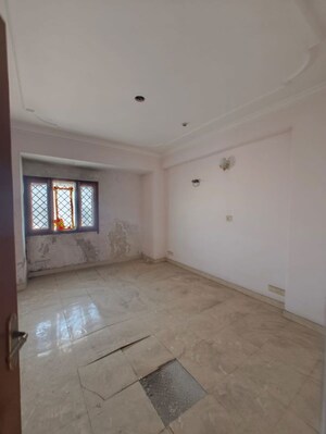 Room in 3 BHK Apartment at East Of Kailash – for Sale