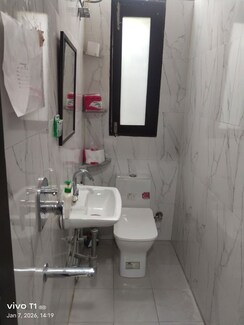 2 BHK Apartment For Rent in Sarvapriya Vihar