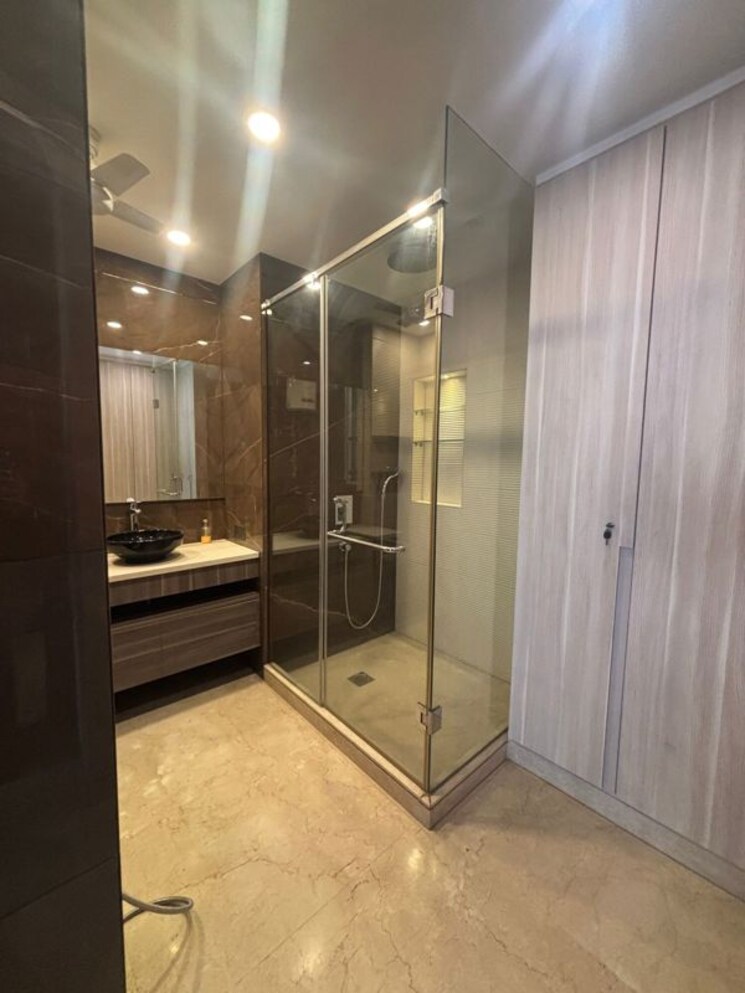 Bathroom, greater kailash ii 4 Bedroom 400 Sq.Yd. Builder Floor In Greater Kailash ii Delhi 9902051