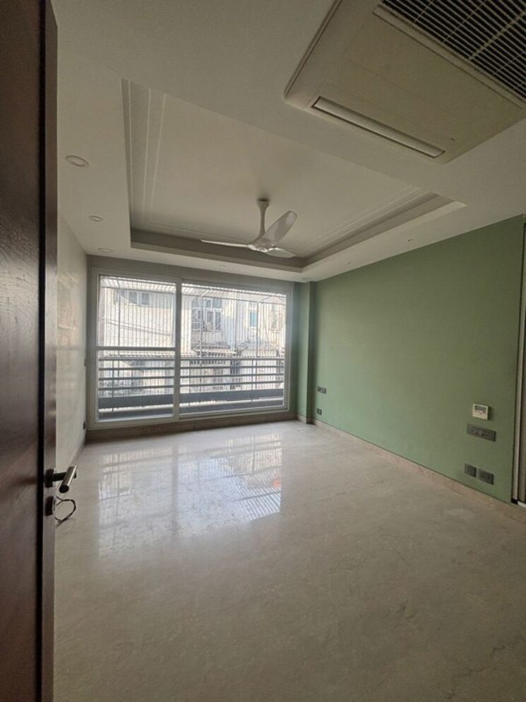 Room, greater kailash ii 4 Bedroom 400 Sq.Yd. Builder Floor In Greater Kailash ii Delhi 9902051