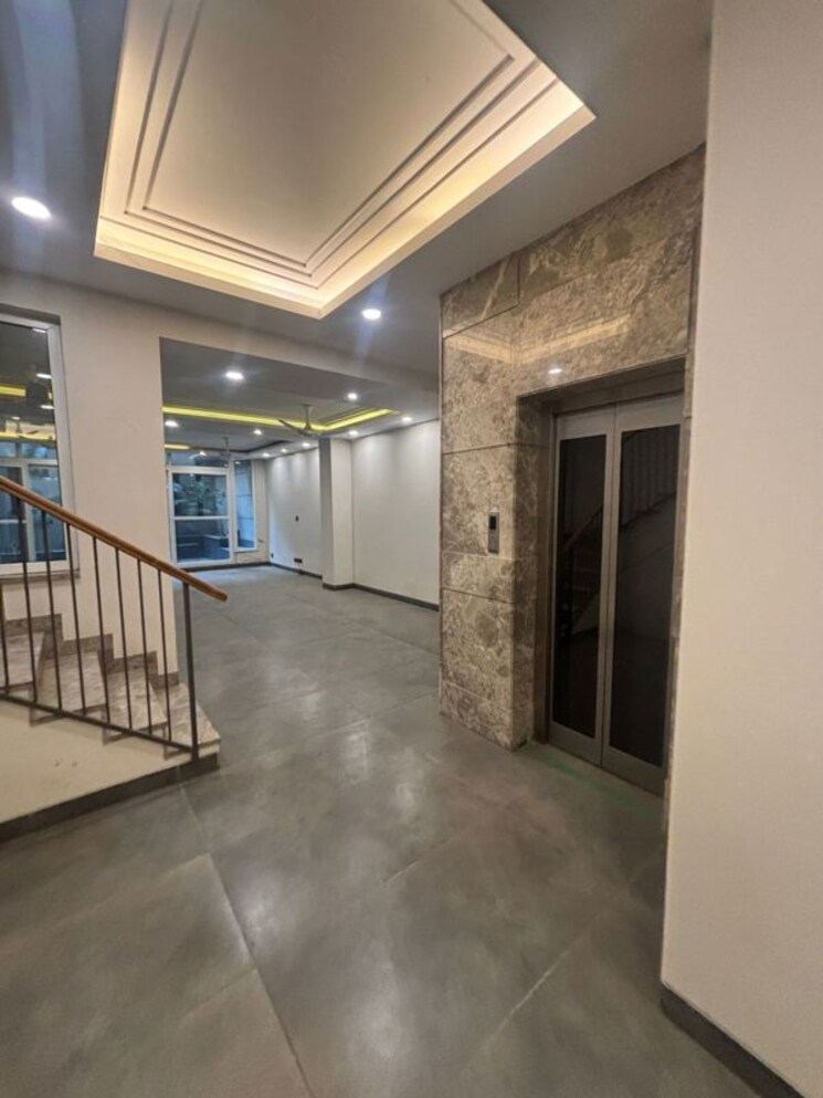 Room, greater kailash ii 4 Bedroom 400 Sq.Yd. Builder Floor In Greater Kailash ii Delhi 9902051