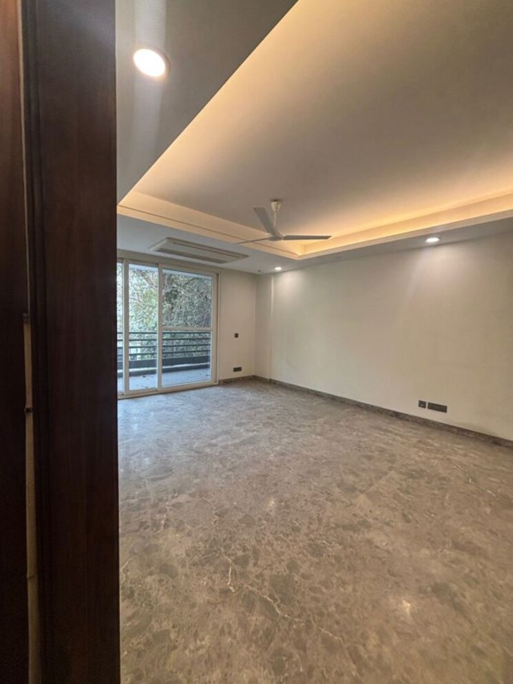 Room, greater kailash ii 4 Bedroom 400 Sq.Yd. Builder Floor In Greater Kailash ii Delhi 9902051