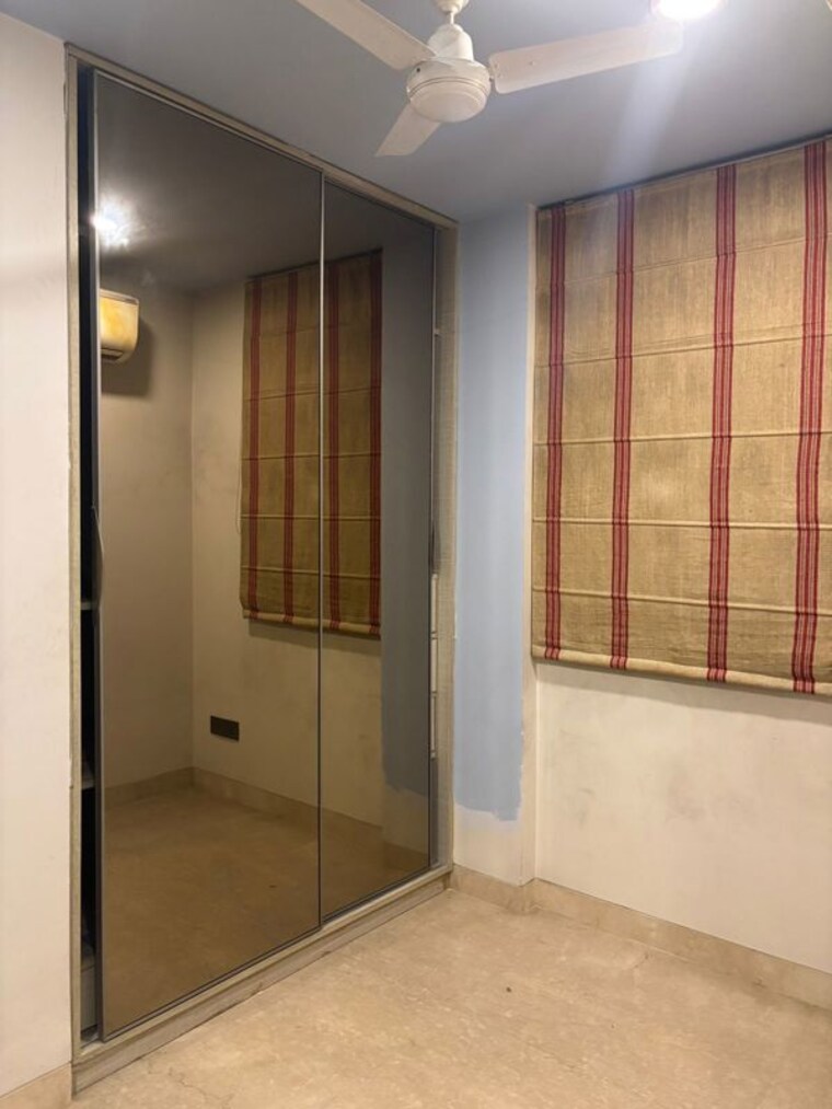 Room, greater kailash ii 4 Bedroom 400 Sq.Yd. Builder Floor In Greater Kailash ii Delhi 9902051