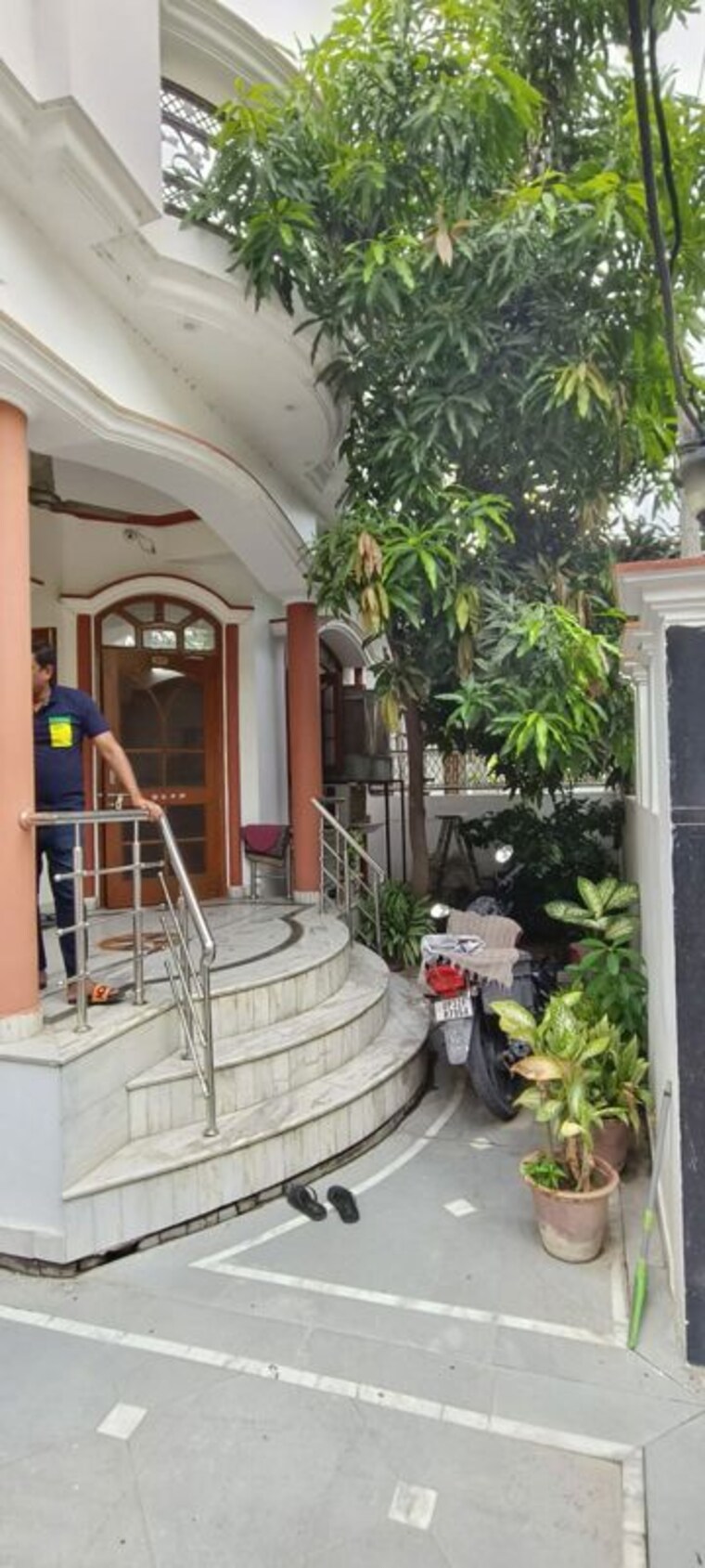 Balcony, gomti nagar 5 Bedroom 1400 Sq.Ft. Independent House In Gomti Nagar Lucknow 9902054