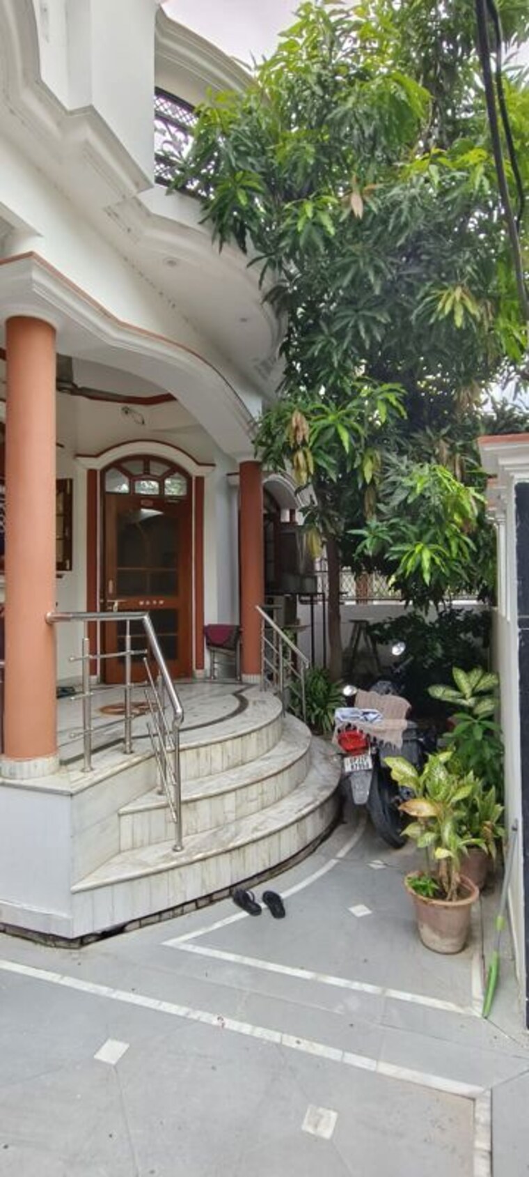 Exterior View, gomti nagar 5 Bedroom 1400 Sq.Ft. Independent House In Gomti Nagar Lucknow 9902054