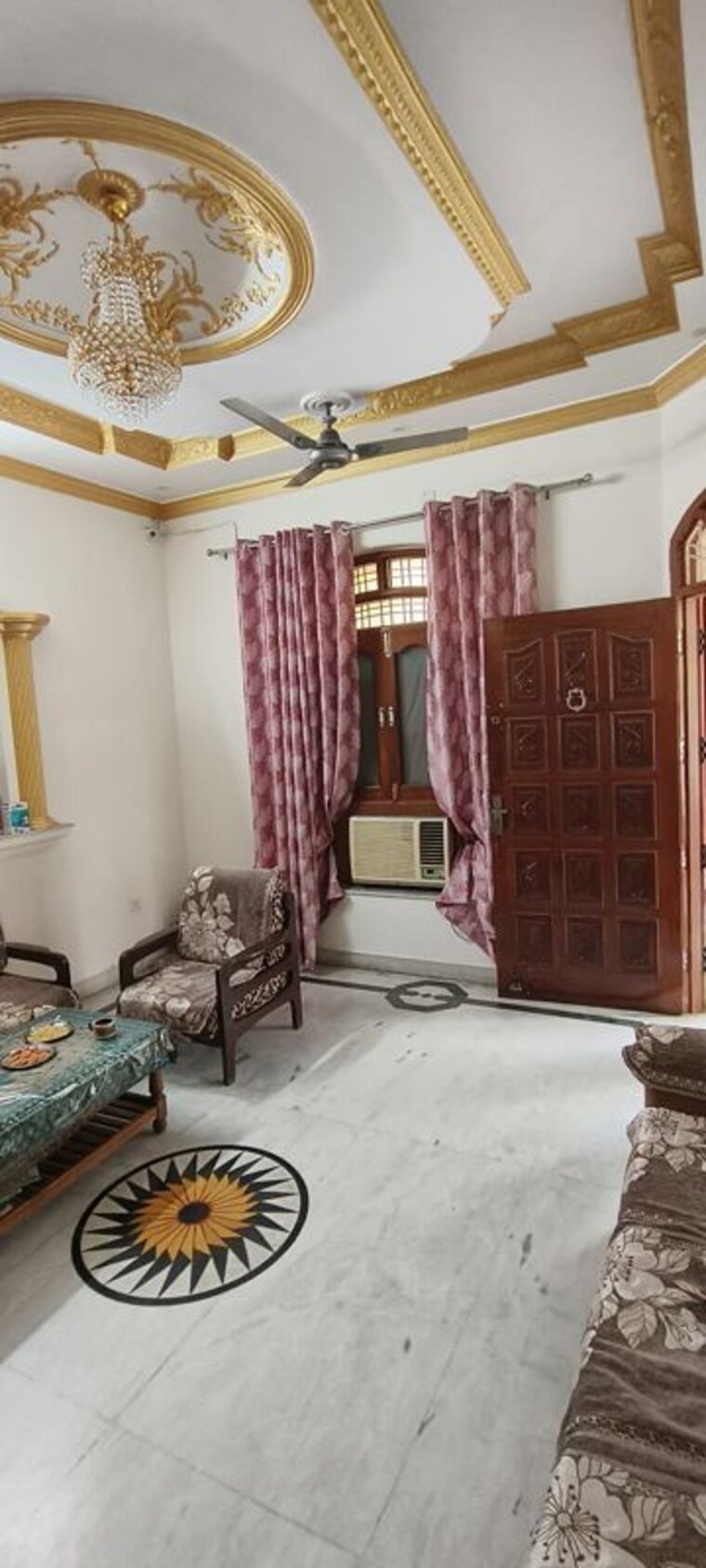 Living Room, gomti nagar 5 Bedroom 1400 Sq.Ft. Independent House In Gomti Nagar Lucknow 9902054