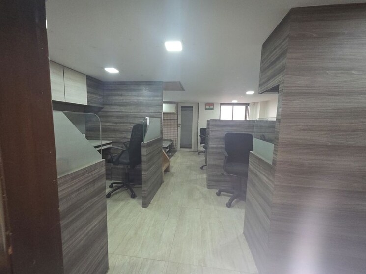  Parking, goregaon east Commercial Office Space 800 Sq.Ft. In Goregaon East Mumbai 9902113