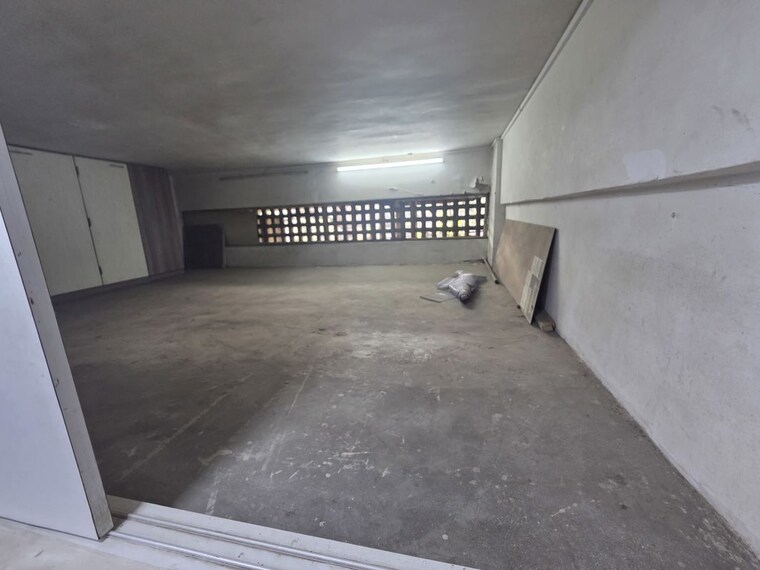  Parking, goregaon east Commercial Office Space 800 Sq.Ft. In Goregaon East Mumbai 9902113