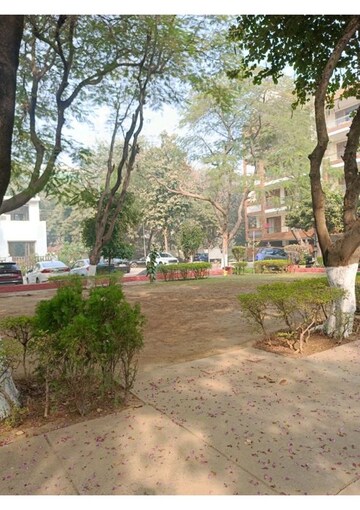 3 BHK Builder Floor – Garden View at Unitech Residency Greens, Sector 46 - for Rent