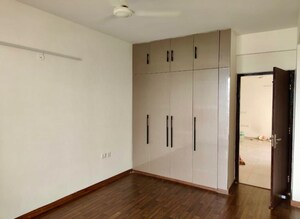 Room in 3 BHK Apartment at BPTP Discovery Park, Badauli Village – for Sale