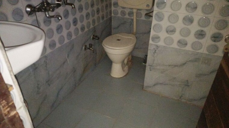 Bathroom, vaishali sector 3 1 Bedroom 351 Sq.Ft. Builder Floor In Vaishali Sector 3 Ghaziabad 9902144